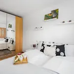 Nature & By Renters شقة